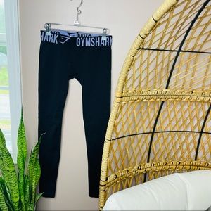 Black gym shark leggings